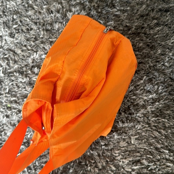 Baggallini orange carry all nylon tote large with pink lining - Picture 10 of 14